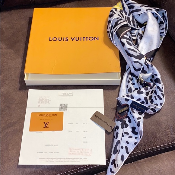 Louis Vuitton Scarf - Picture 3 of 3